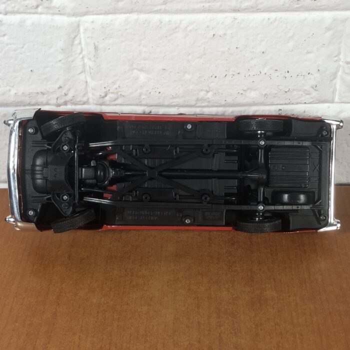 1957 Chevy Bel Air (1:18) - Image 8