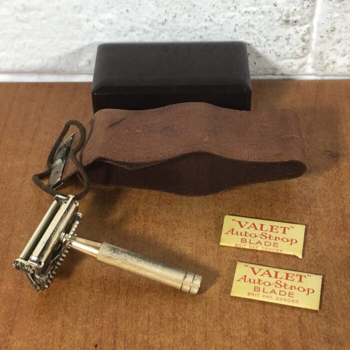 Vintage Men's Grooming Set - Image 2