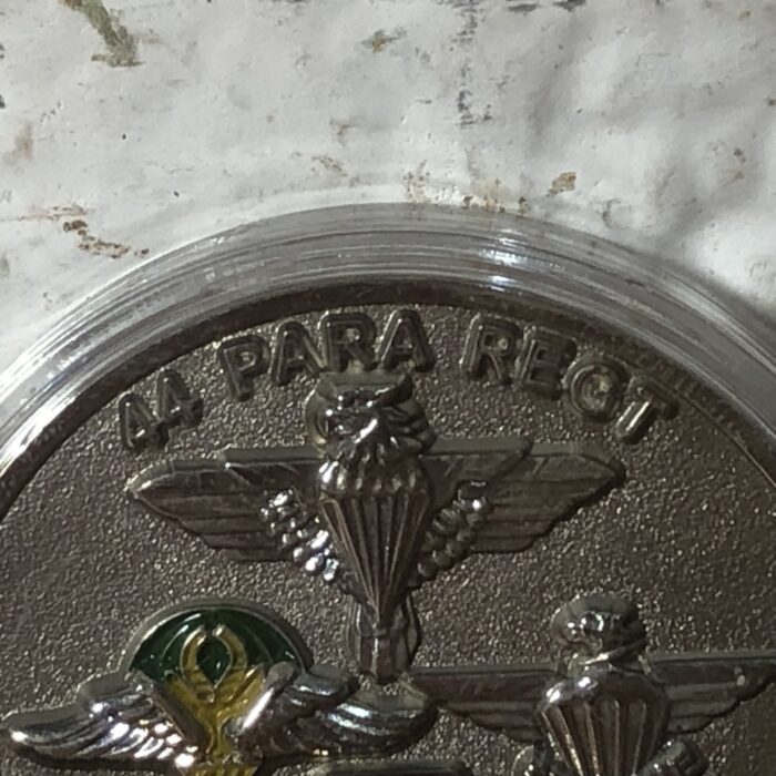Vintage SA Airborne 44 Parachute Commemorative Coin - Image 3