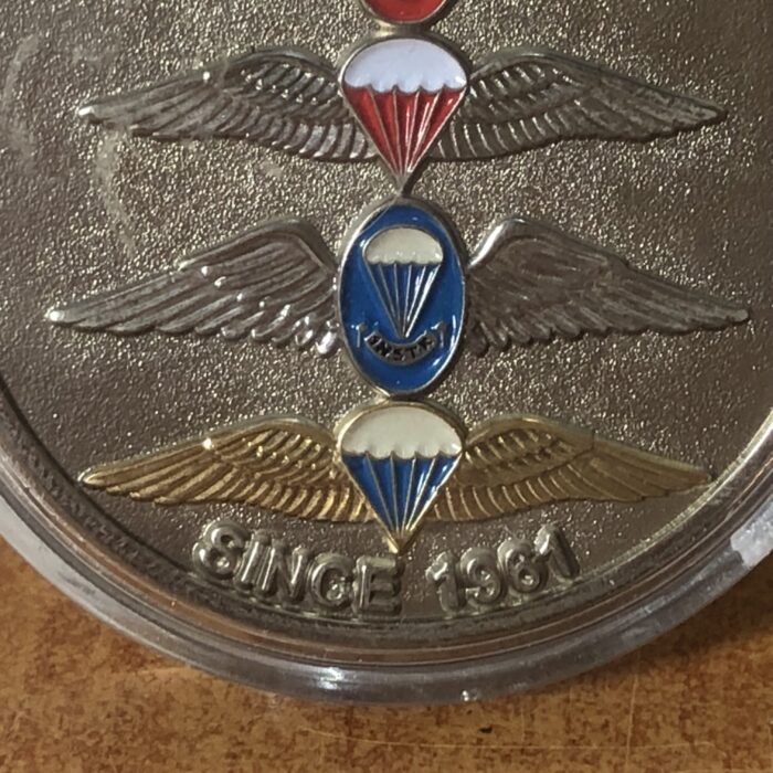 Vintage SA Airborne 44 Parachute Commemorative Coin - Image 8