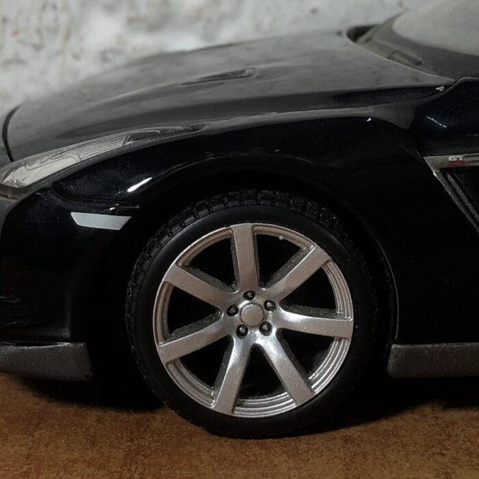 2009 Nissan GTR (1:24) - Image 5