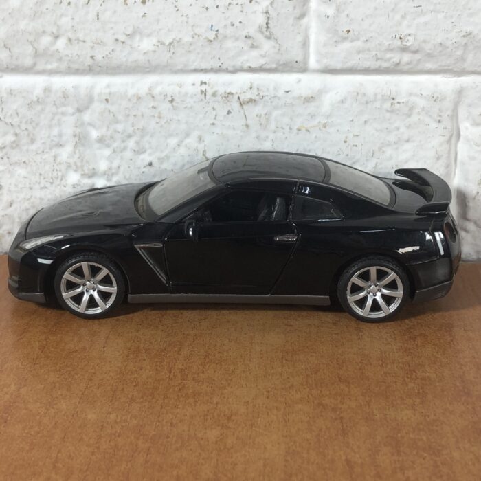 2009 Nissan GTR (1:24) - Image 4