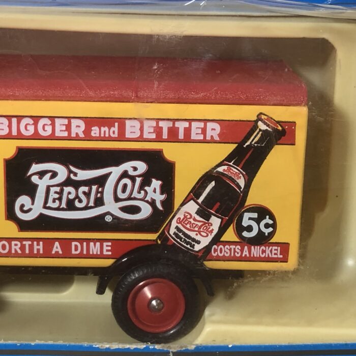 Pepsi-Cola Delivery Truck - Image 5