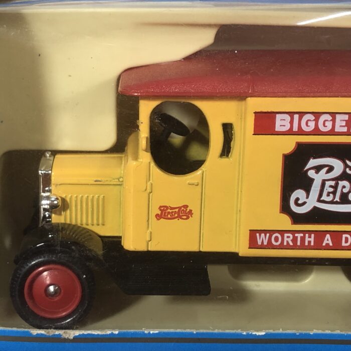 Pepsi-Cola Delivery Truck - Image 4