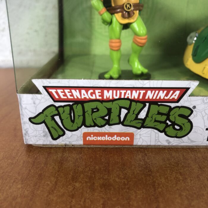 Teenage Mutant Ninja Turtles ~ Michelangelo & 1959 Volkswagen Drag Beetle (1:24) - Image 4