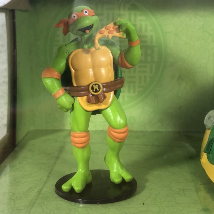 Teenage Mutant Ninja Turtles ~ Michelangelo & 1959 Volkswagen Drag Beetle (1:24) - Image 2
