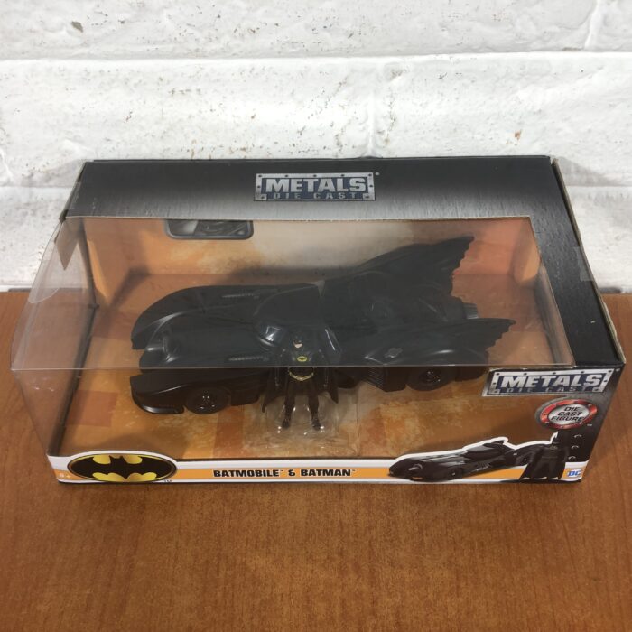 Batman ~ Batmobile & Batman (1:24) - Image 6