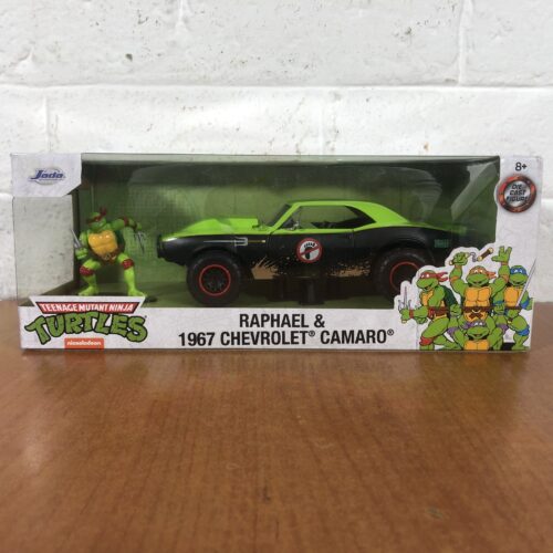 Teenage Mutant Ninja Turtles ~ Raphael & 1967 Chevrolet Camaro (1:24)