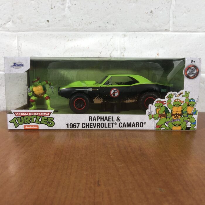 Teenage Mutant Ninja Turtles ~ Raphael & 1967 Chevrolet Camaro (1:24)