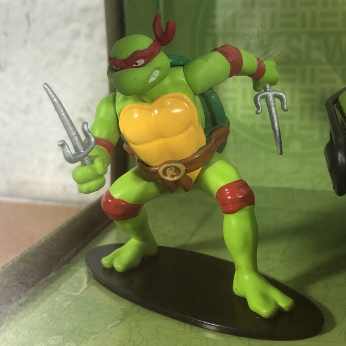 Teenage Mutant Ninja Turtles ~ Raphael & 1967 Chevrolet Camaro (1:24) - Image 2