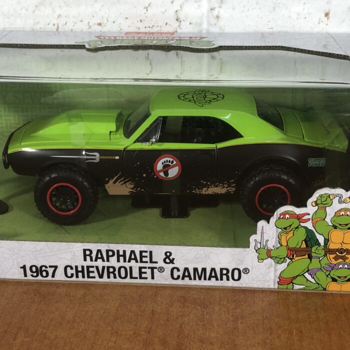 Teenage Mutant Ninja Turtles ~ Raphael & 1967 Chevrolet Camaro (1:24) - Image 3