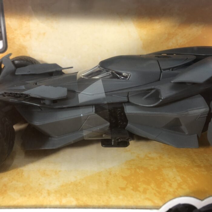Batman vs Superman ~ Batmobile & Batman (1:24) - Image 5