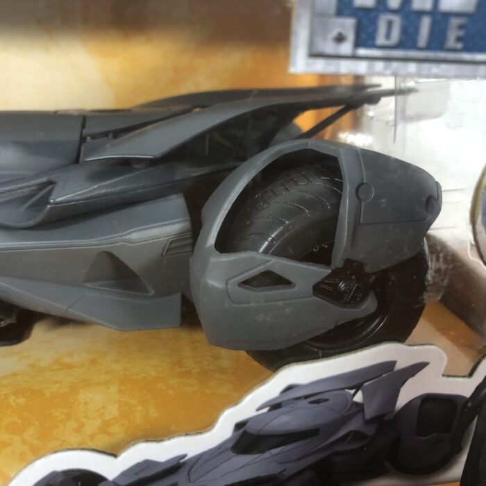 Batman vs Superman ~ Batmobile & Batman (1:24) - Image 6