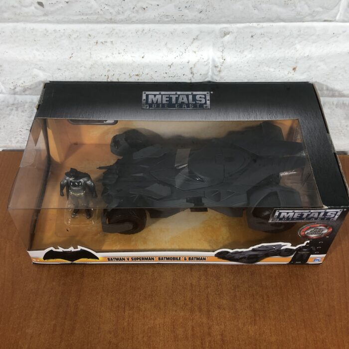Batman vs Superman ~ Batmobile & Batman (1:24) - Image 8