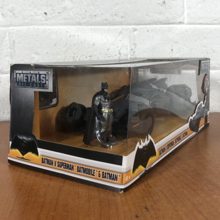 Batman vs Superman ~ Batmobile & Batman (1:24) - Image 7