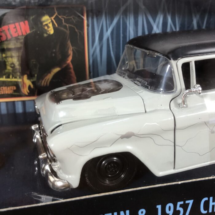 Universal Monsters ~ Frankenstein & 1957 Chevrolet Suburban (1:24) - Image 4