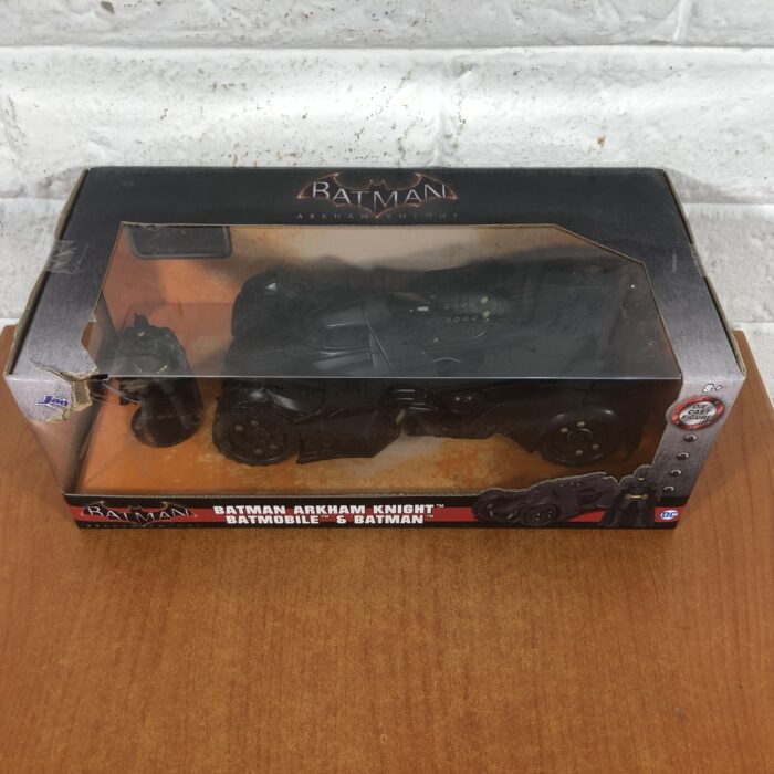 Batman Arkham Knight ~ Batmobile & Batman (1:24) - Image 8