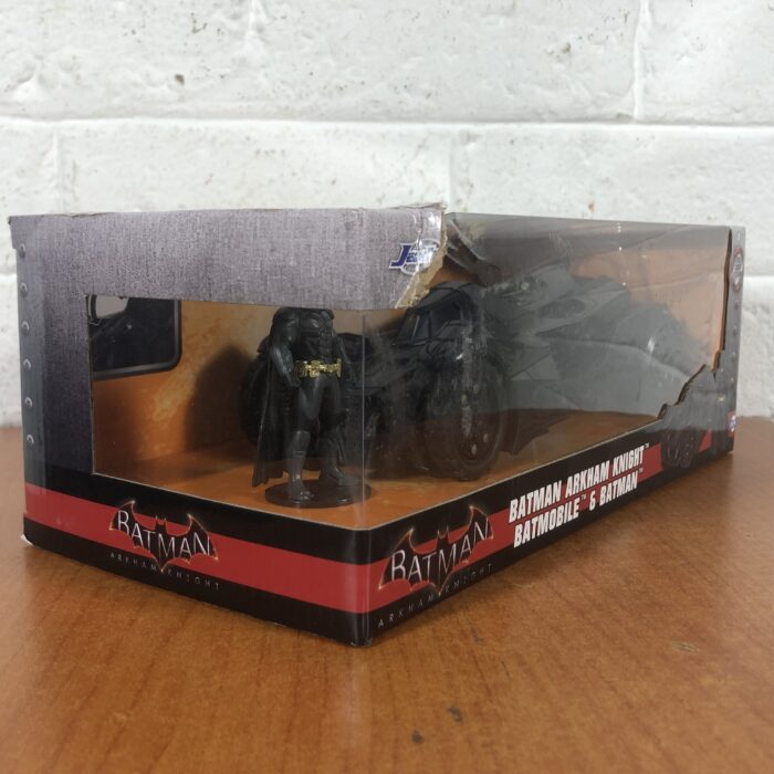 Batman Arkham Knight ~ Batmobile & Batman (1:24) - Image 7