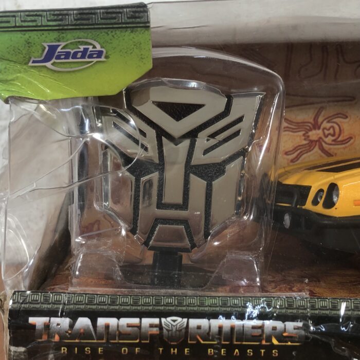 Transformers ~ 1977 Chevrolet Camaro Bumblebee (1:24) - Image 2