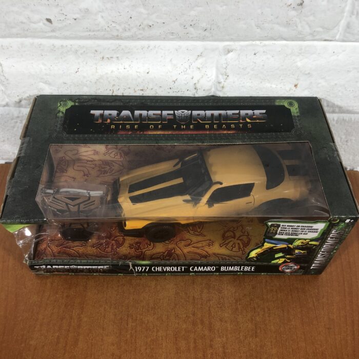 Transformers ~ 1977 Chevrolet Camaro Bumblebee (1:24) - Image 6