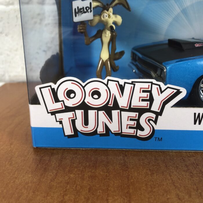 Looney Tunes ~ Wile E. Coyote & 1970 Plymouth Road Runner (1:24) - Image 7