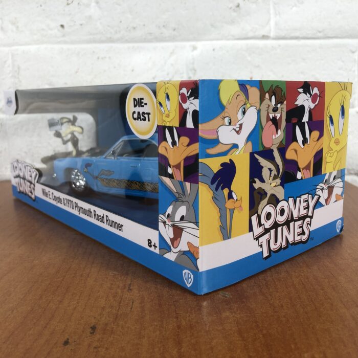 Looney Tunes ~ Wile E. Coyote & 1970 Plymouth Road Runner (1:24) - Image 9