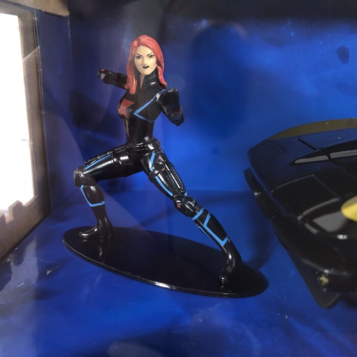 Marvel Avengers ~ Black Widow & 1966 Chevy Corvette (1:24) - Image 2