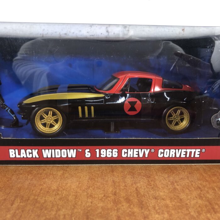 Marvel Avengers ~ Black Widow & 1966 Chevy Corvette (1:24) - Image 3