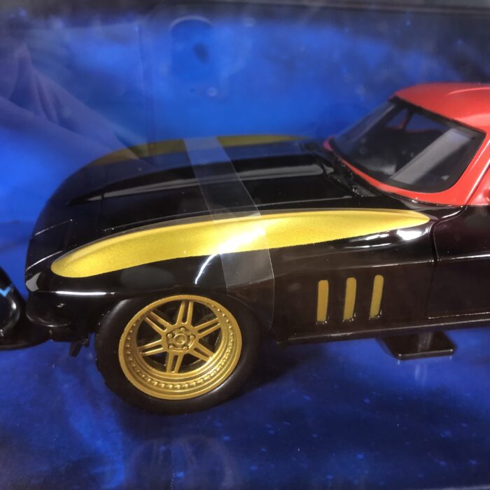 Marvel Avengers ~ Black Widow & 1966 Chevy Corvette (1:24) - Image 4