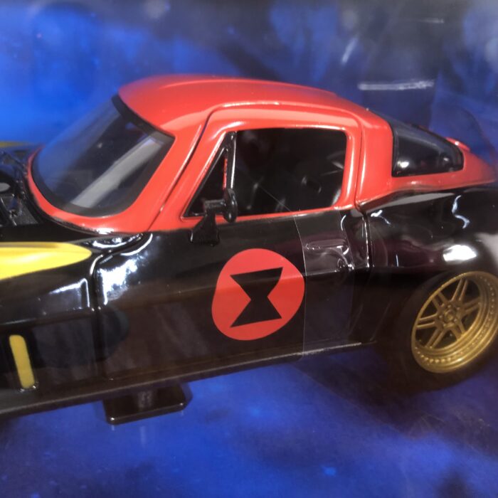 Marvel Avengers ~ Black Widow & 1966 Chevy Corvette (1:24) - Image 5