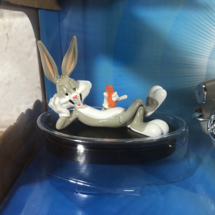 Looney Tunes ~ Bugs Bunny & 1957 Chevrolet Corvette (1:24) - Image 2