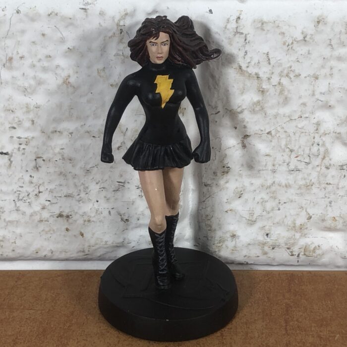 DC Figurines ~ Shazam & Mary (Shazam!) - Image 6
