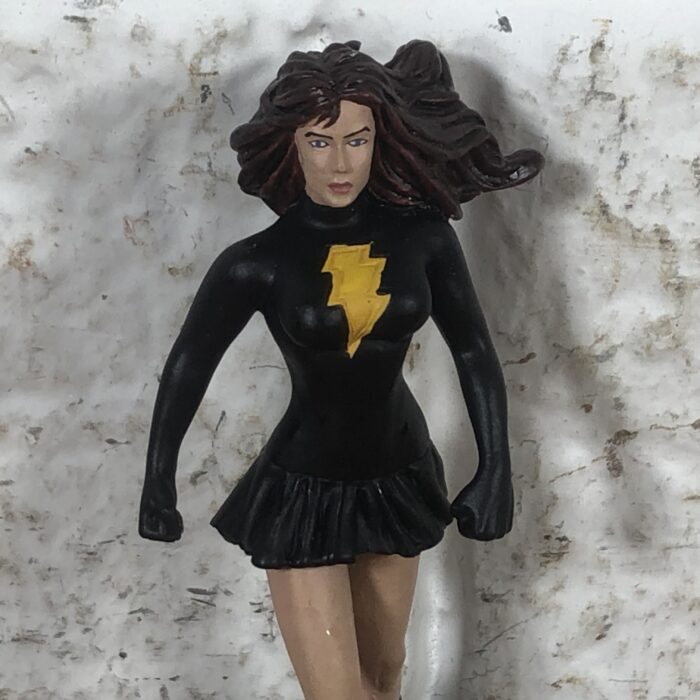 DC Figurines ~ Shazam & Mary (Shazam!) - Image 7