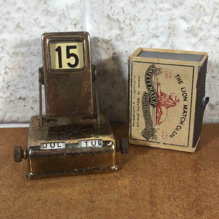 Vintage Brass Door Knocker, Brass Ink Pot & Miniature Flip Calendars - Image 14