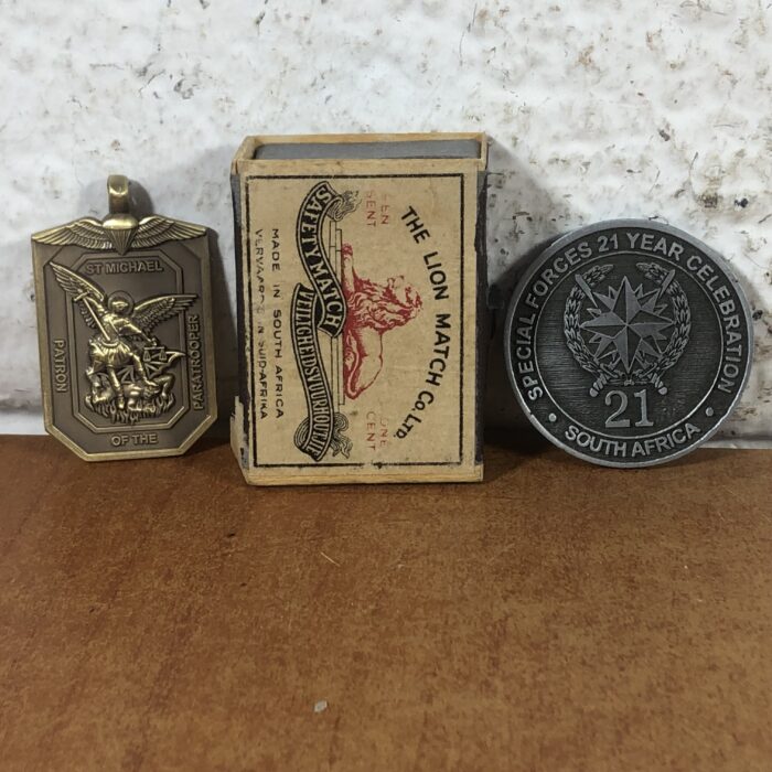 SADF St. Michael Parabat Pendant & 5 Special Forces Regiment Challenge Commeorative Coin - Image 7