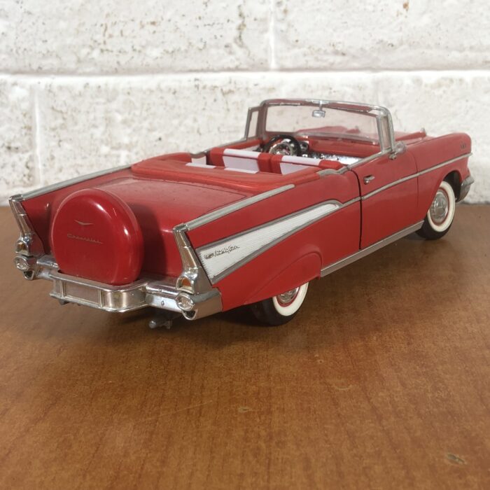 1957 Chevrolet Belair (1:18) - Image 8