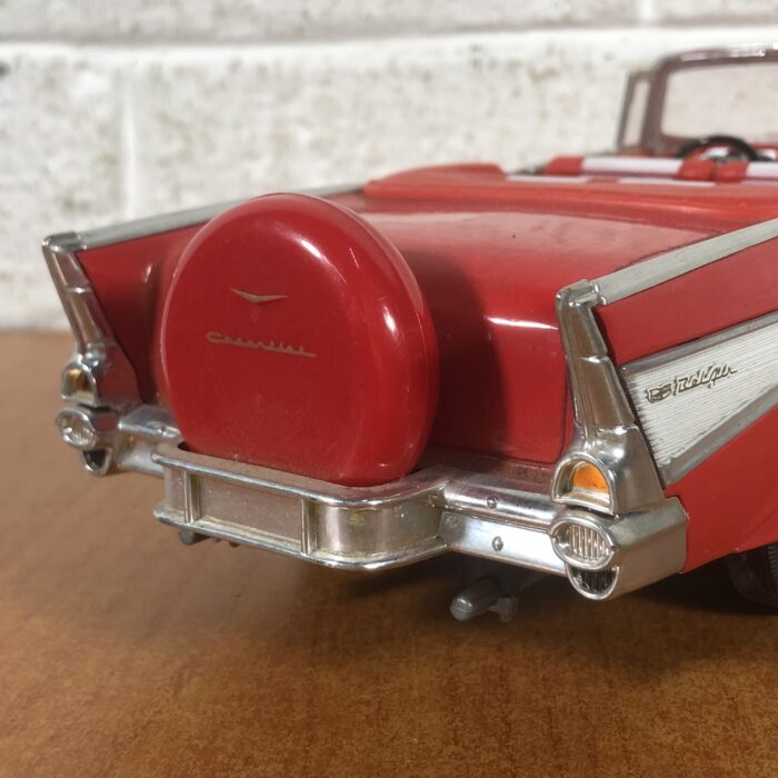 1957 Chevrolet Belair (1:18) - Image 9