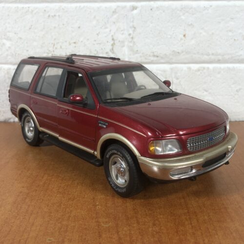 Ford Expedition (1:18)