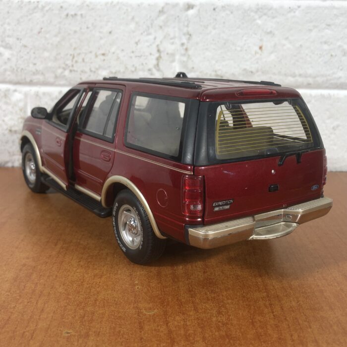 Ford Expedition (1:18) - Image 6