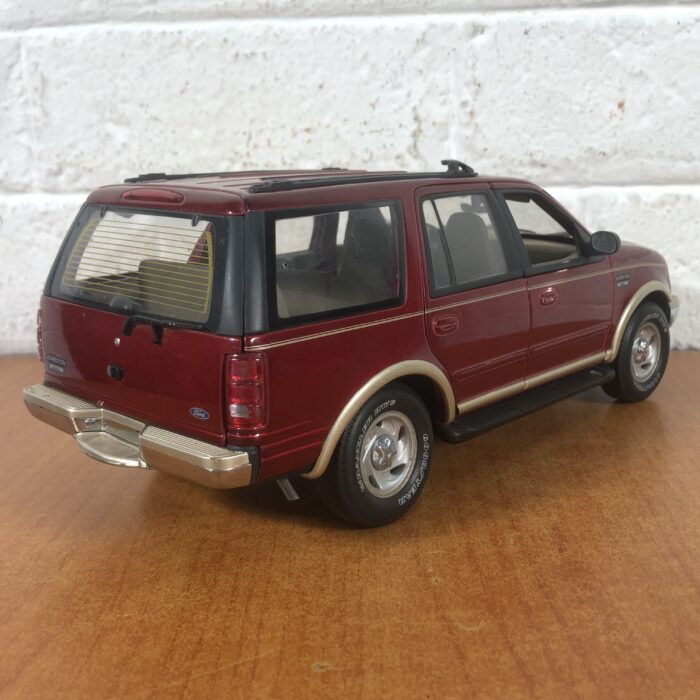 Ford Expedition (1:18) - Image 8