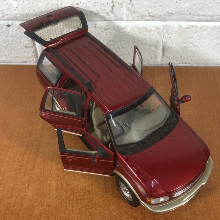 Ford Expedition (1:18) - Image 3