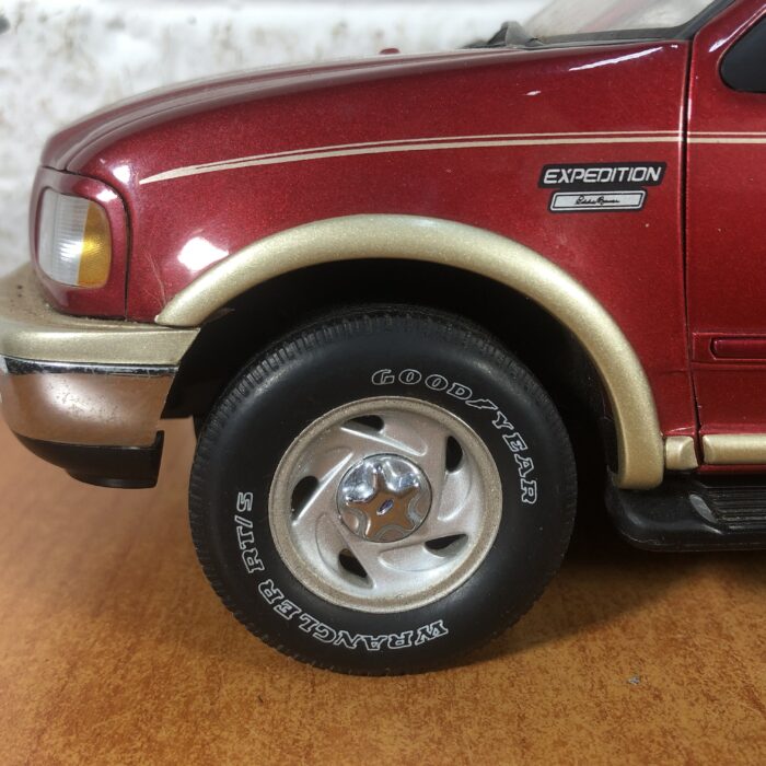 Ford Expedition (1:18) - Image 5