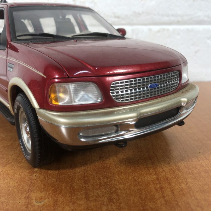 Ford Expedition (1:18) - Image 2