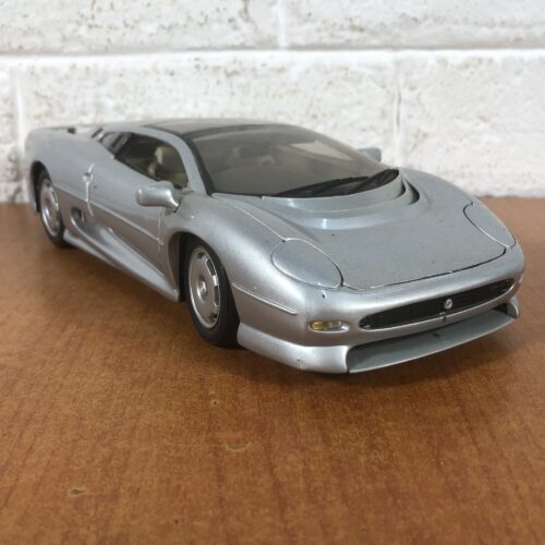 Jaguar XJ220 (1:18)