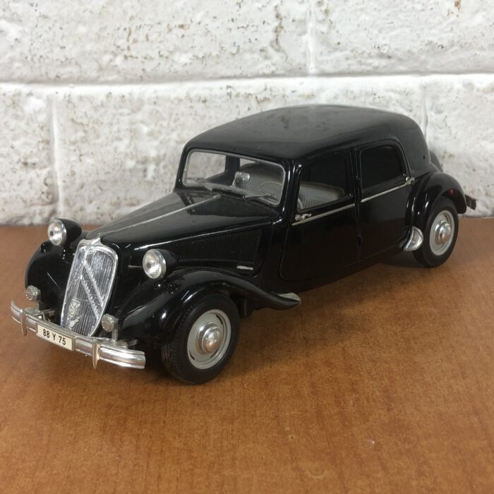 1952 Citroen 15CV 6 Cyl (1:18) - Image 4