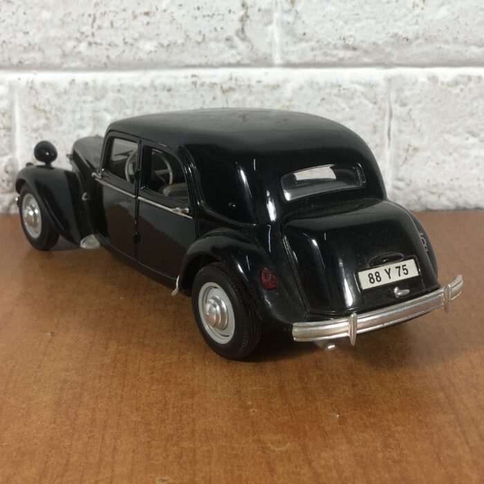 1952 Citroen 15CV 6 Cyl (1:18) - Image 6