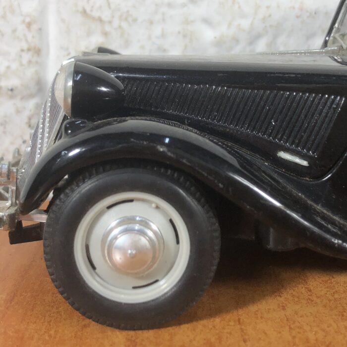 1952 Citroen 15CV 6 Cyl (1:18) - Image 5