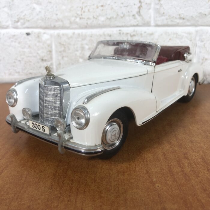 1955 Mercedes-Benz 300S (1:18) - Image 4