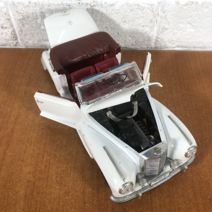1955 Mercedes-Benz 300S (1:18) - Image 3