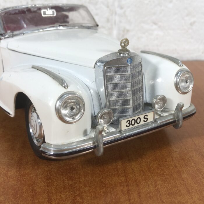1955 Mercedes-Benz 300S (1:18) - Image 2